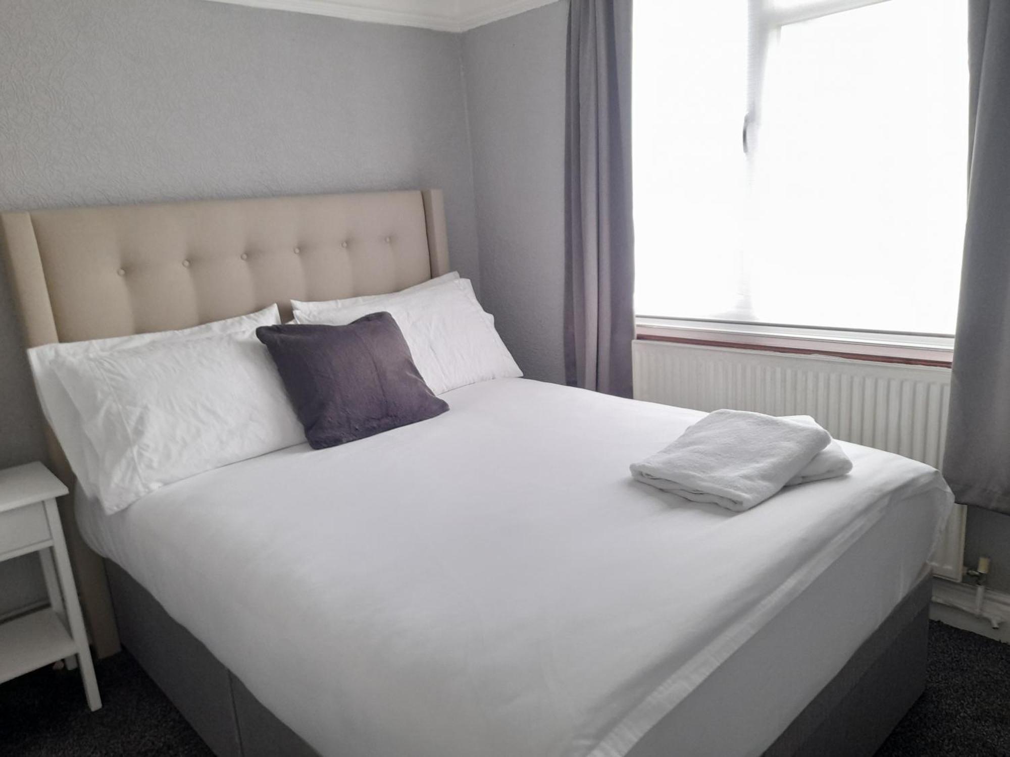 Bright 4-Bed House 15 Min To Manchester Centre Villa Exterior foto