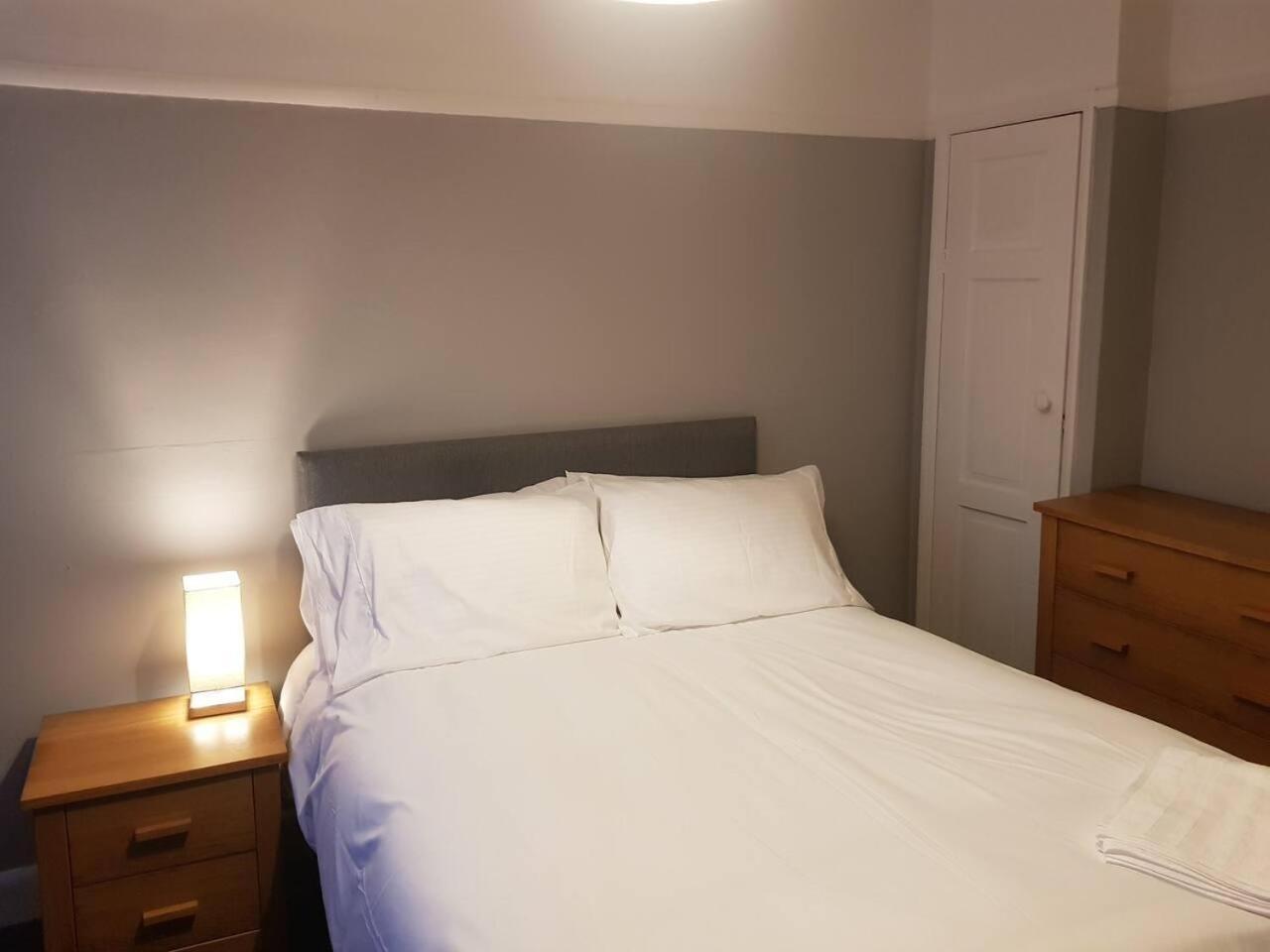 Bright 4-Bed House 15 Min To Manchester Centre Villa Exterior foto