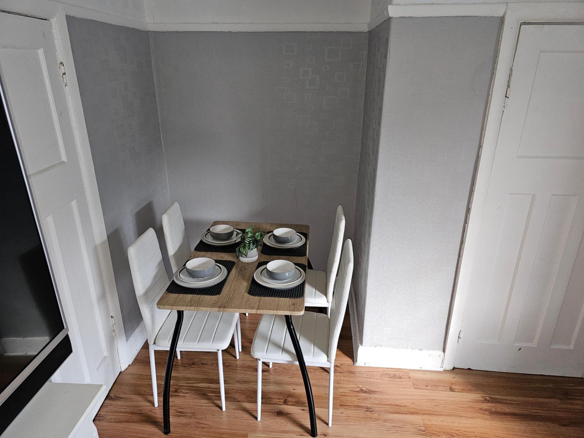 Bright 4-Bed House 15 Min To Manchester Centre Villa Exterior foto
